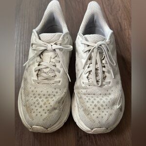 very well worn hokas clifton 9